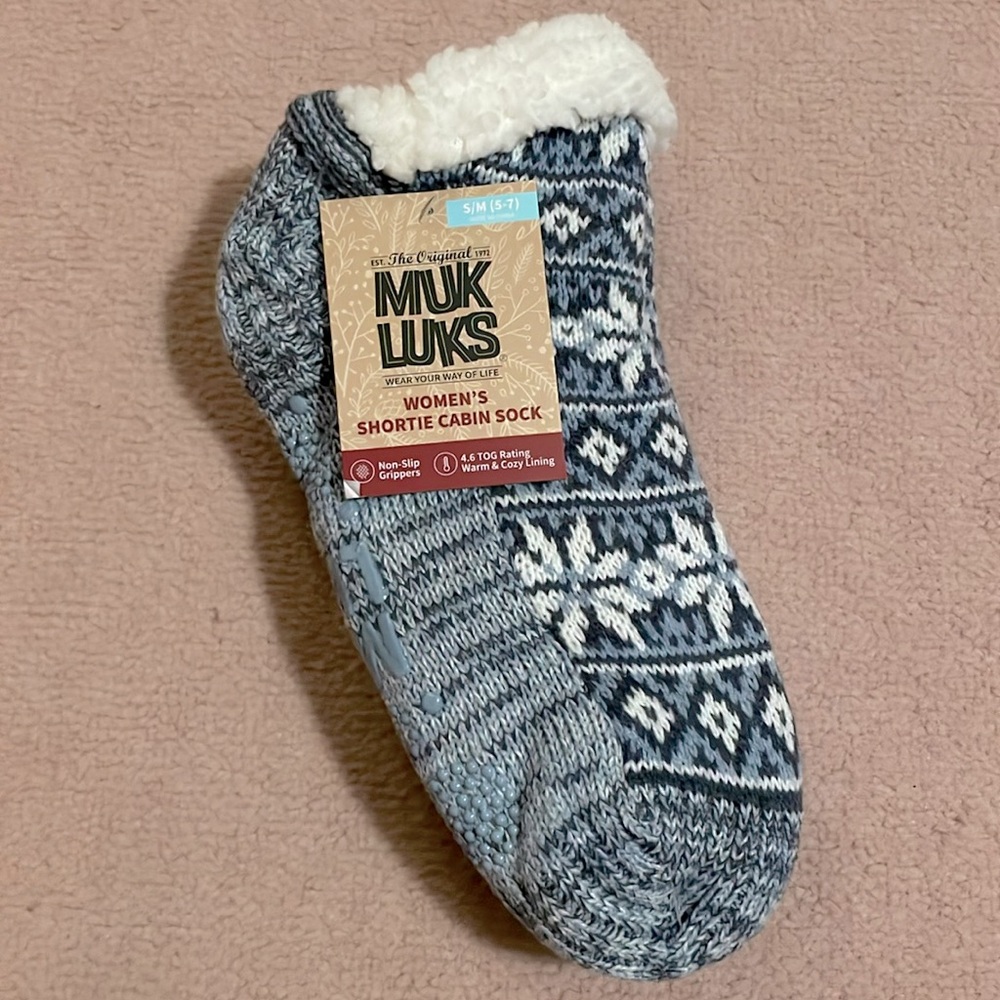 Muk Luks fuzzy slipper socks NWT